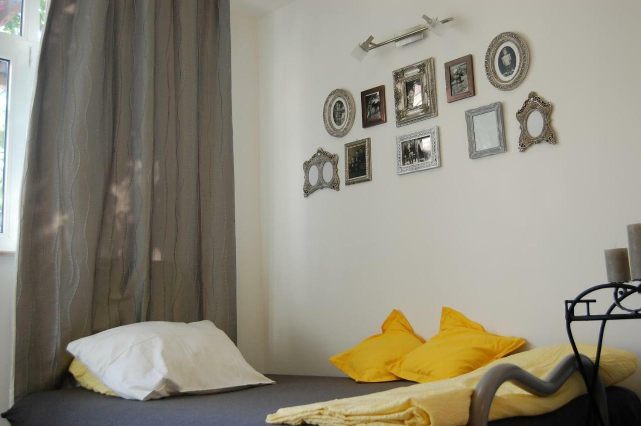 Studio Apartment For 2 Adults And 1 Child Makarska Exterior photo