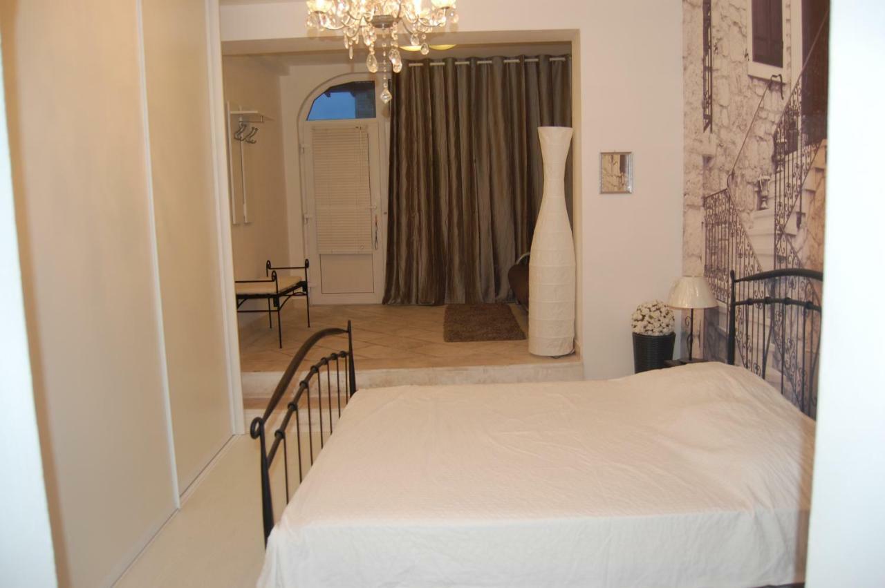 Studio Apartment For 2 Adults And 1 Child Makarska Exterior photo